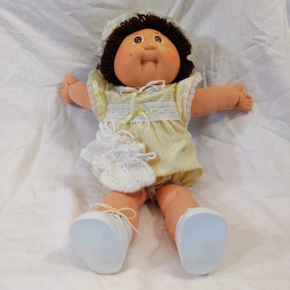 Vintage 1985 Cabbage Patch Kids Doll Coleco Brown Hair Yellow Striped Outfit